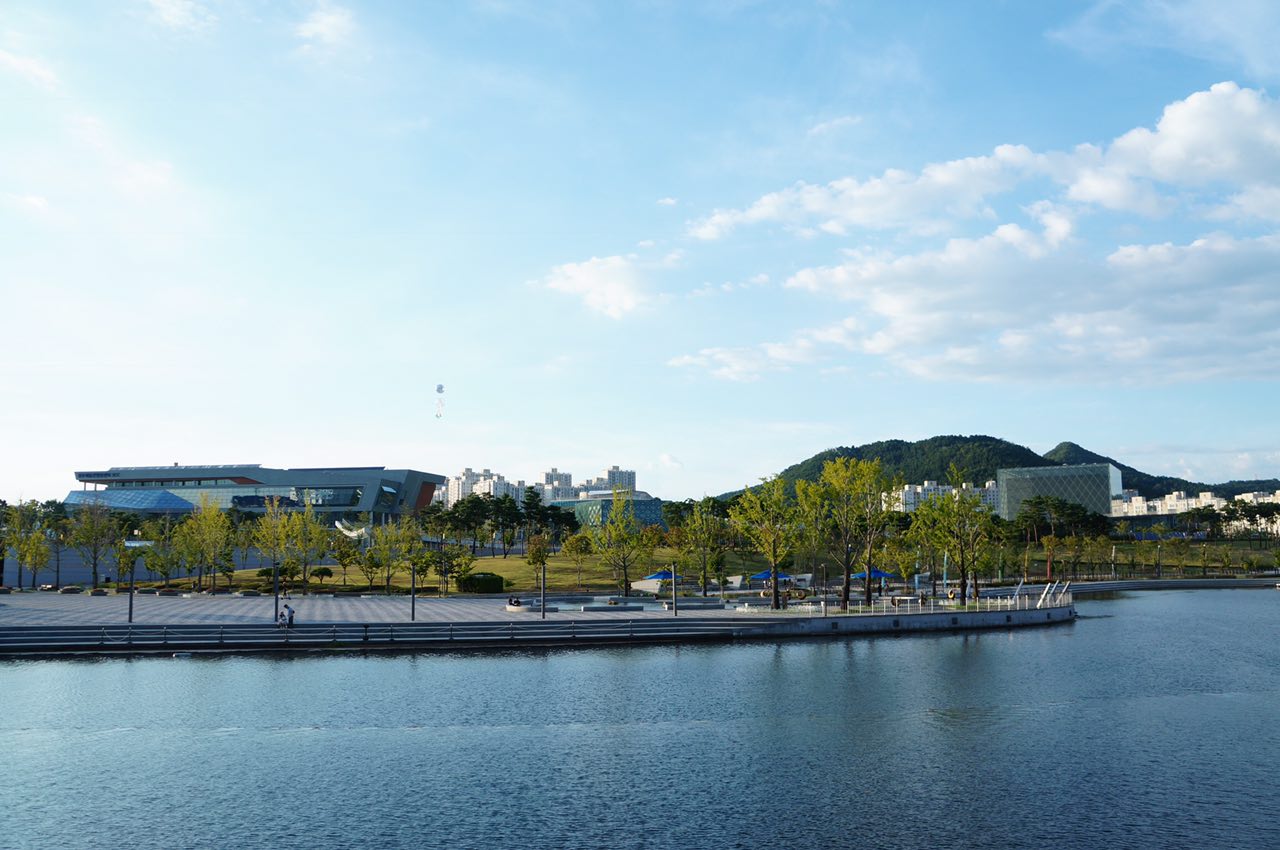 Fall season joys at Sejong City Lake Park