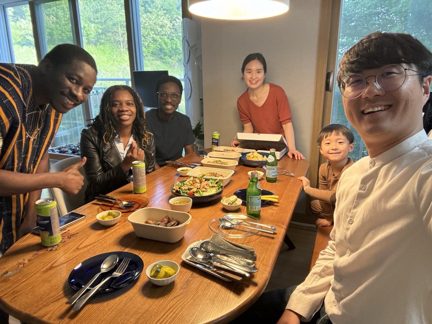 [Home Visiting Program] Professor Dongil Lee's Amazing, Fun-filled Home Visit with his Ph.D. Students